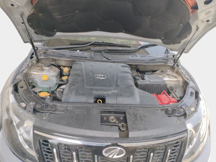 2017 Mahindra XUV500 W10, Diesel, Manual, 1,00,572 km, exterior