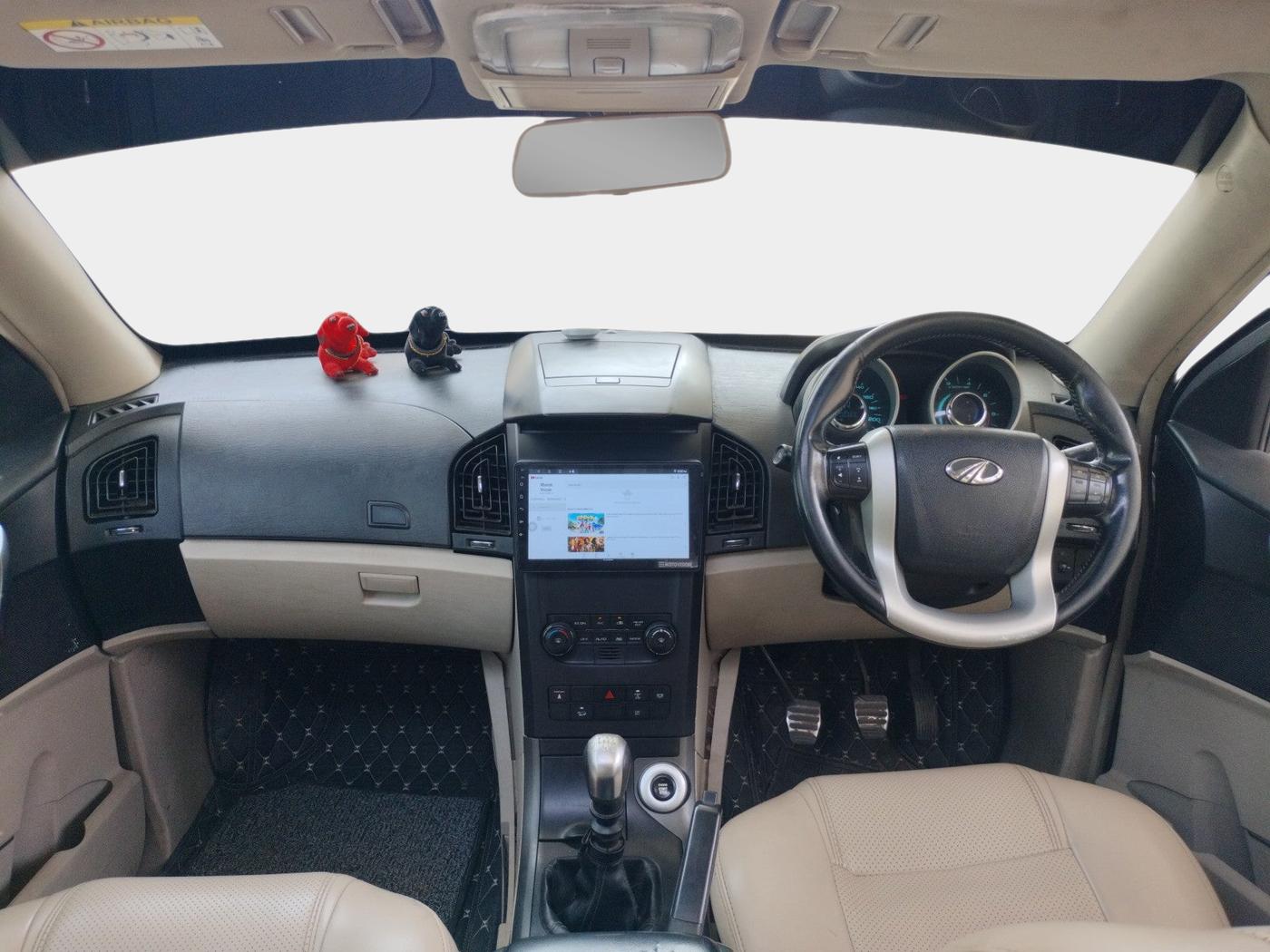 2017 Mahindra XUV500 W10, Diesel, Manual, 1,00,572 km, interior