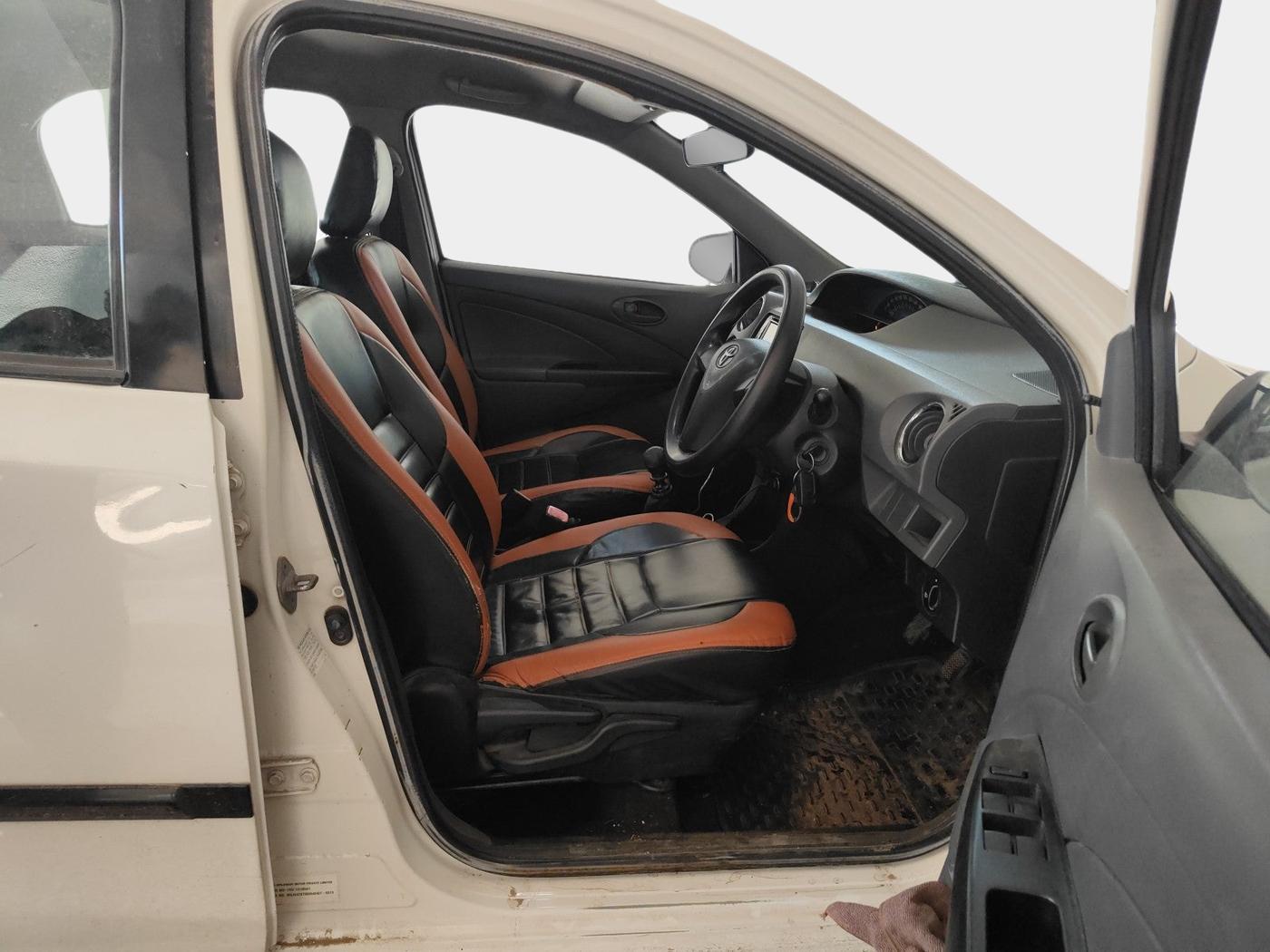 2013 Toyota Etios Liva GD, Diesel, Manual, 1,12,984 km, interior