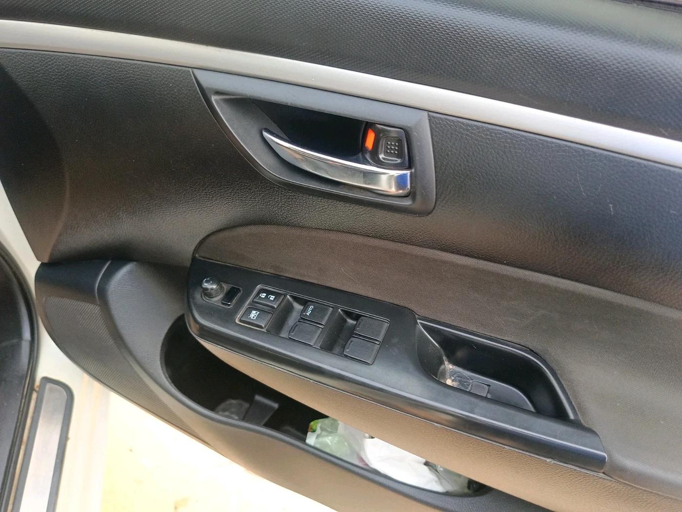2014 Maruti Swift VXI, CNG, Manual, 1,73,467 km, interior