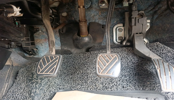 2014 Maruti Swift VXI, CNG, Manual, 1,73,467 km, interior