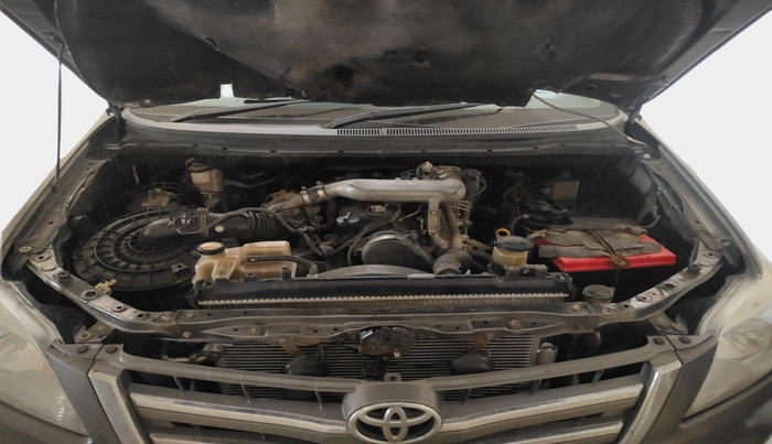 2011 Toyota Innova V 2.5 7 STR, Diesel, Manual, 3,17,681 km, exterior