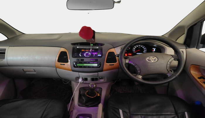 2011 Toyota Innova V 2.5 7 STR, Diesel, Manual, 3,17,681 km, interior