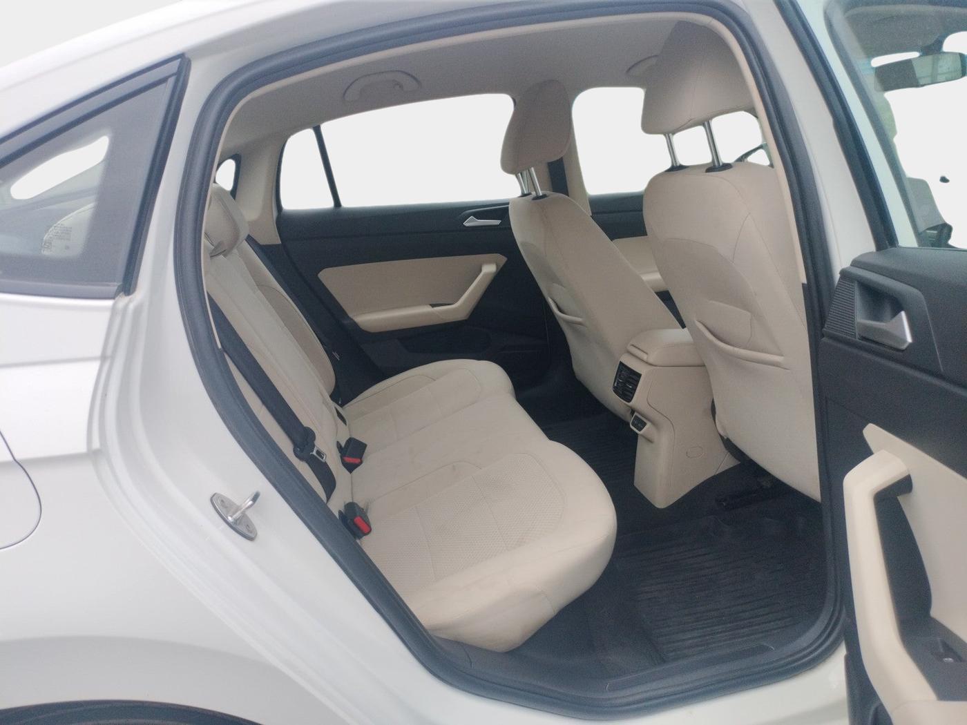 2022 Volkswagen VIRTUS HIGHLINE TSI 1.0 MT, Petrol, Manual, 30,506 km, interior