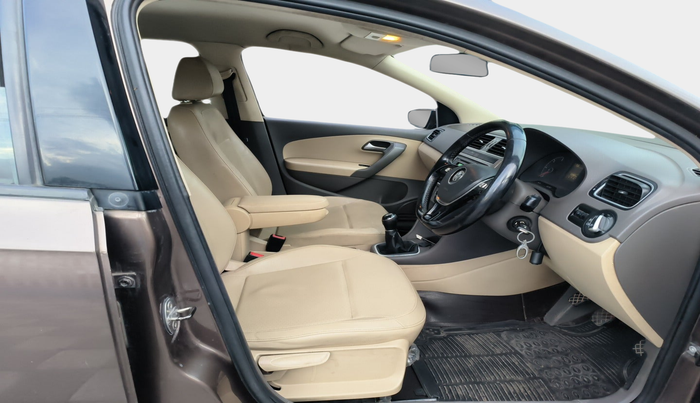 2015 Volkswagen Vento HIGHLINE DIESEL 1.5, Diesel, Manual, 1,22,888 km, interior