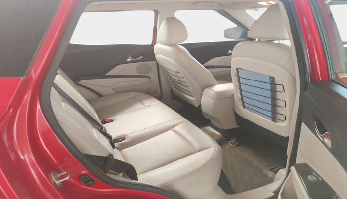 2020 Mahindra XUV300 W8 (O) 1.2 PETROL, Petrol, Manual, 32,029 km, interior