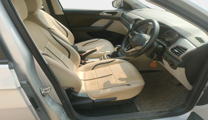 2023 Volkswagen TAIGUN HIGHLINE 1.0 TSI AT, Petrol, Automatic, 17,163 km, interior