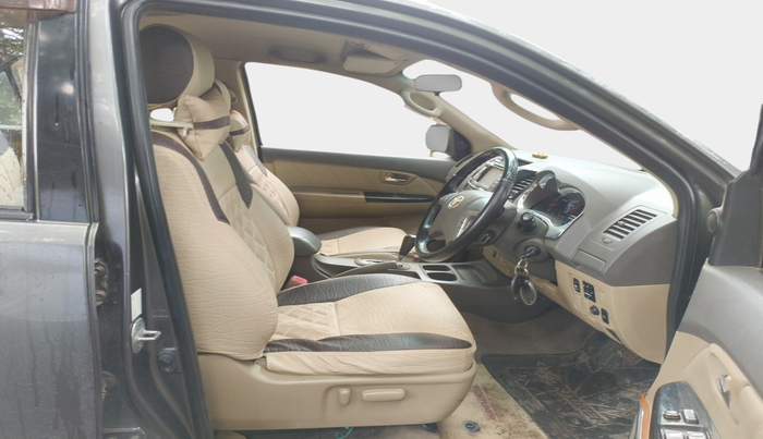 2012 Toyota Fortuner 3.0 4X2 AT, Diesel, Automatic, 1,32,688 km, interior