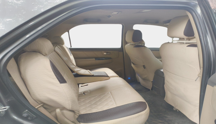 2012 Toyota Fortuner 3.0 4X2 AT, Diesel, Automatic, 1,32,688 km, interior