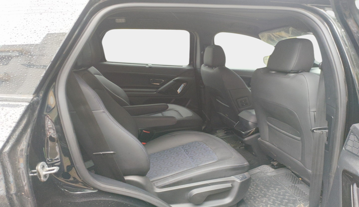 2024 Tata Safari ACCOMPLISHED PLUS 6 STR DARK EDITION AT, Diesel, Automatic, 15,059 km, interior