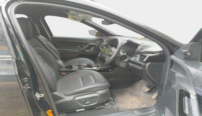 2024 Tata Safari ACCOMPLISHED PLUS 6 STR DARK EDITION AT, Diesel, Automatic, 15,059 km, interior