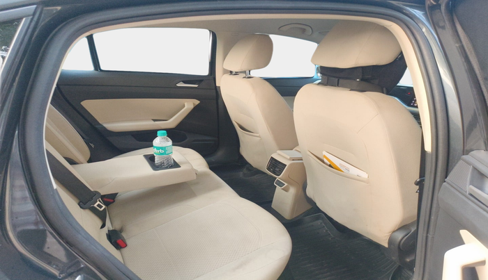 2023 Volkswagen VIRTUS HIGHLINE TSI 1.0 AT, Petrol, Automatic, 30,564 km, interior