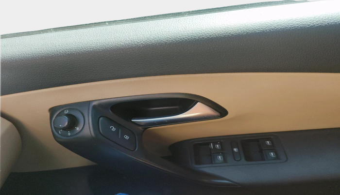 2016 Volkswagen Polo HIGHLINE1.2L, Petrol, Manual, 1,40,000 km, interior