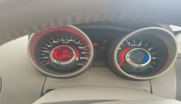 2015 Mahindra XUV500 W8, Diesel, Manual, 1,28,016 km, interior