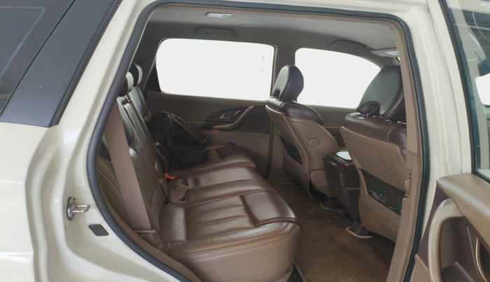 2015 Mahindra XUV500 W8, Diesel, Manual, 1,28,016 km, interior