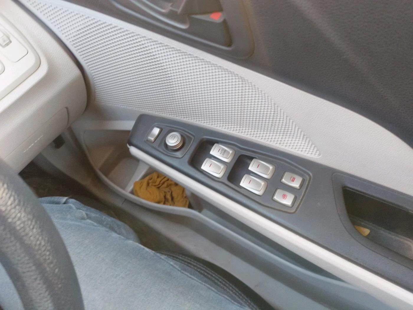 2021 Mahindra XUV300 W6 1.5 Diesel, Diesel, Manual, 37,000 km, interior