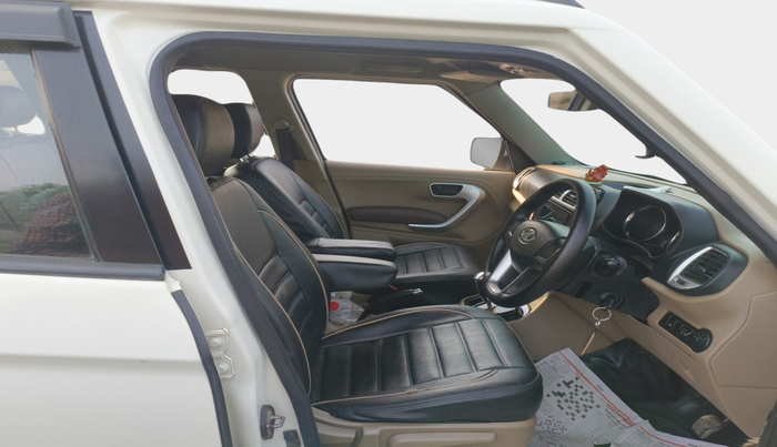 2016 Mahindra TUV300 T8 AMT, Diesel, Automatic, 96,596 km, interior