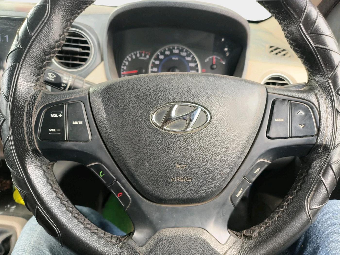 2016 Hyundai Grand i10 SPORTZ 1.2 KAPPA VTVT, CNG, Manual, 1,28,528 km, interior