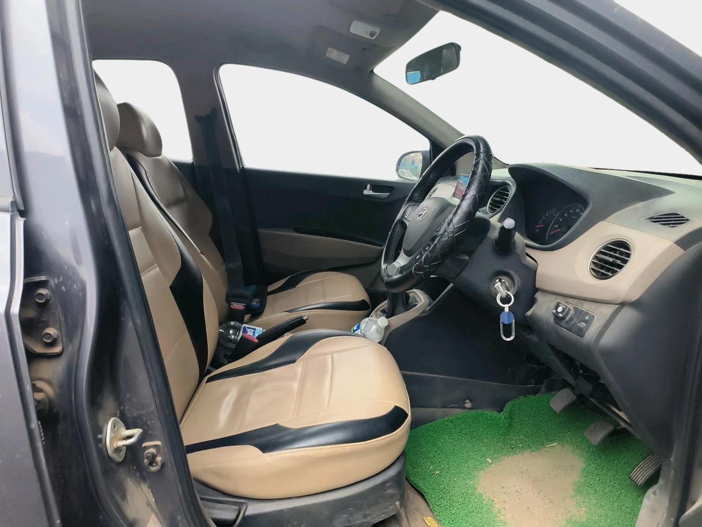 2016 Hyundai Grand i10 SPORTZ 1.2 KAPPA VTVT, CNG, Manual, 1,28,528 km, interior