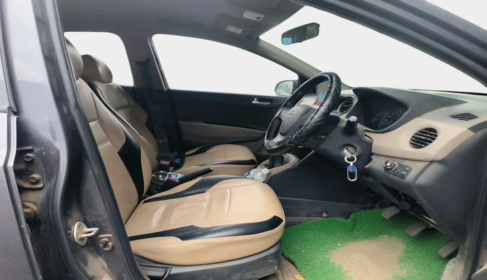 2016 Hyundai Grand i10 SPORTZ 1.2 KAPPA VTVT, CNG, Manual, 1,28,528 km, interior