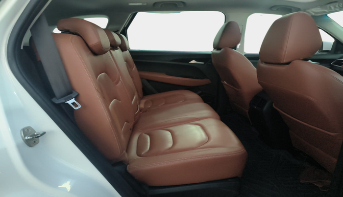 2021 MG HECTOR PLUS SELECT 2.0 DIESEL TURBO MT 7-STR, Diesel, Manual, 1,10,823 km, interior