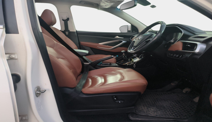 2021 MG HECTOR PLUS SELECT 2.0 DIESEL TURBO MT 7-STR, Diesel, Manual, 1,10,823 km, interior