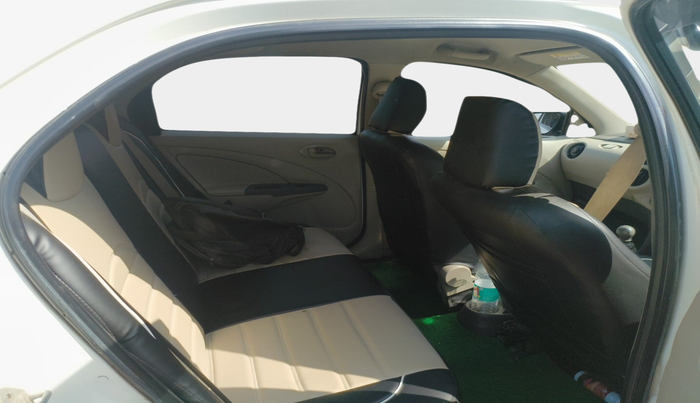 2015 Toyota Etios GD, Diesel, Manual, 3,20,970 km, interior