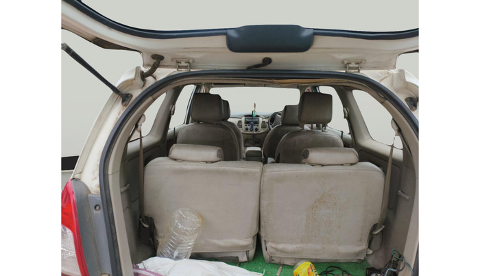 2014 Toyota Innova 2.5 G 7 STR, Diesel, Manual, 1,95,365 km, exterior