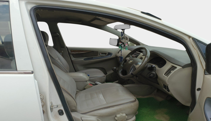 2014 Toyota Innova 2.5 G 7 STR, Diesel, Manual, 1,95,365 km, interior