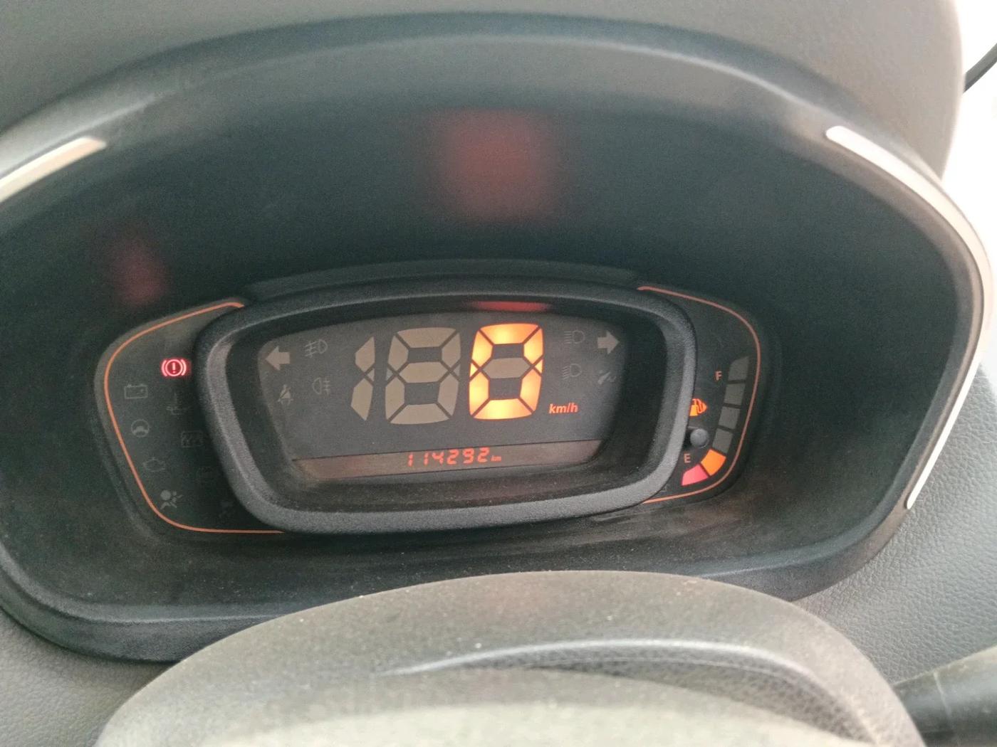 2017 Renault Kwid RXT 0.8 (O), Petrol, Manual, 1,14,292 km, interior