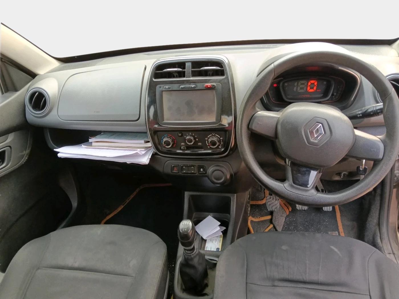 2017 Renault Kwid RXT 0.8 (O), Petrol, Manual, 1,14,292 km, interior