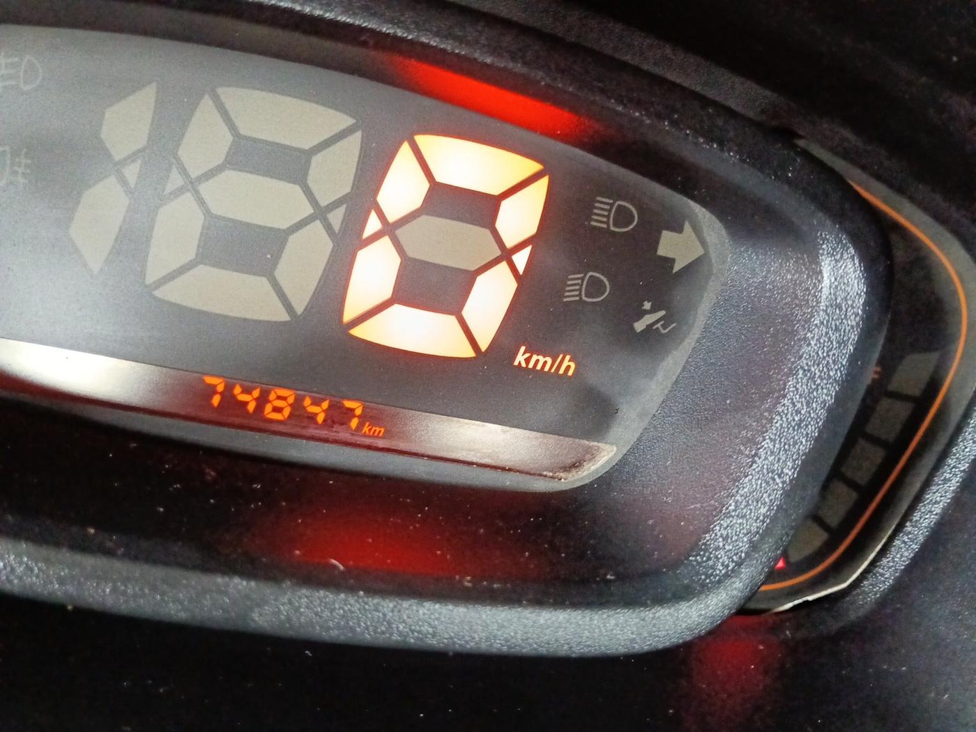 2016 Renault Kwid RXT 1.0, Petrol, Manual, 1,70,001 km, interior