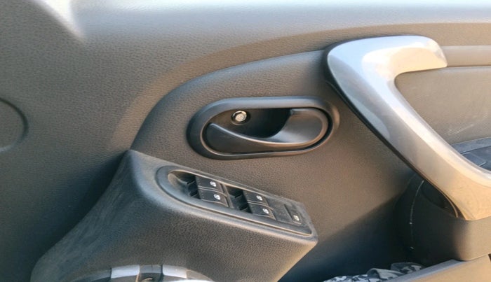 2013 Renault Duster 85 PS RXE DIESEL, Diesel, Manual, 2,04,610 km, interior