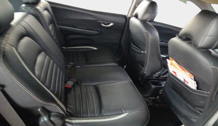 2016 Honda BR-V 1.5L I- DTEC S, Diesel, Manual, 1,11,590 km, interior