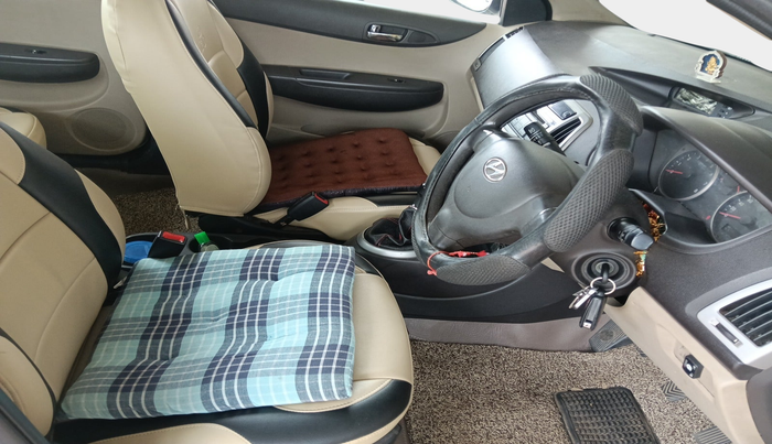 2013 Hyundai i20 MAGNA (O) 1.2, Petrol, Manual, 2,22,777 km, interior