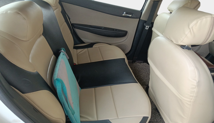2013 Hyundai i20 MAGNA (O) 1.2, Petrol, Manual, 2,22,777 km, interior
