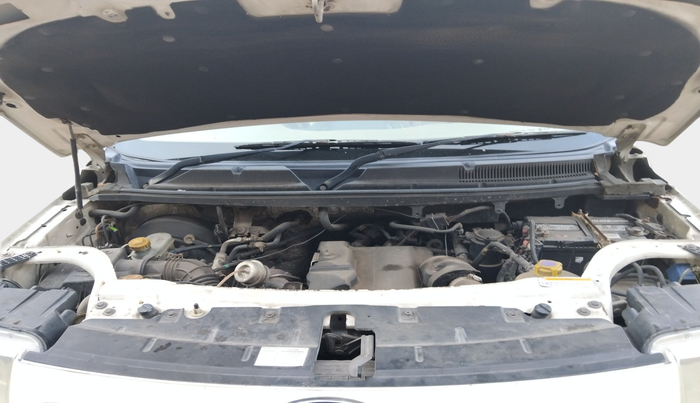 2017 Mahindra TUV300 T8, Diesel, Manual, 1,02,200 km, exterior
