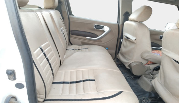 2017 Mahindra TUV300 T8, Diesel, Manual, 1,02,200 km, interior