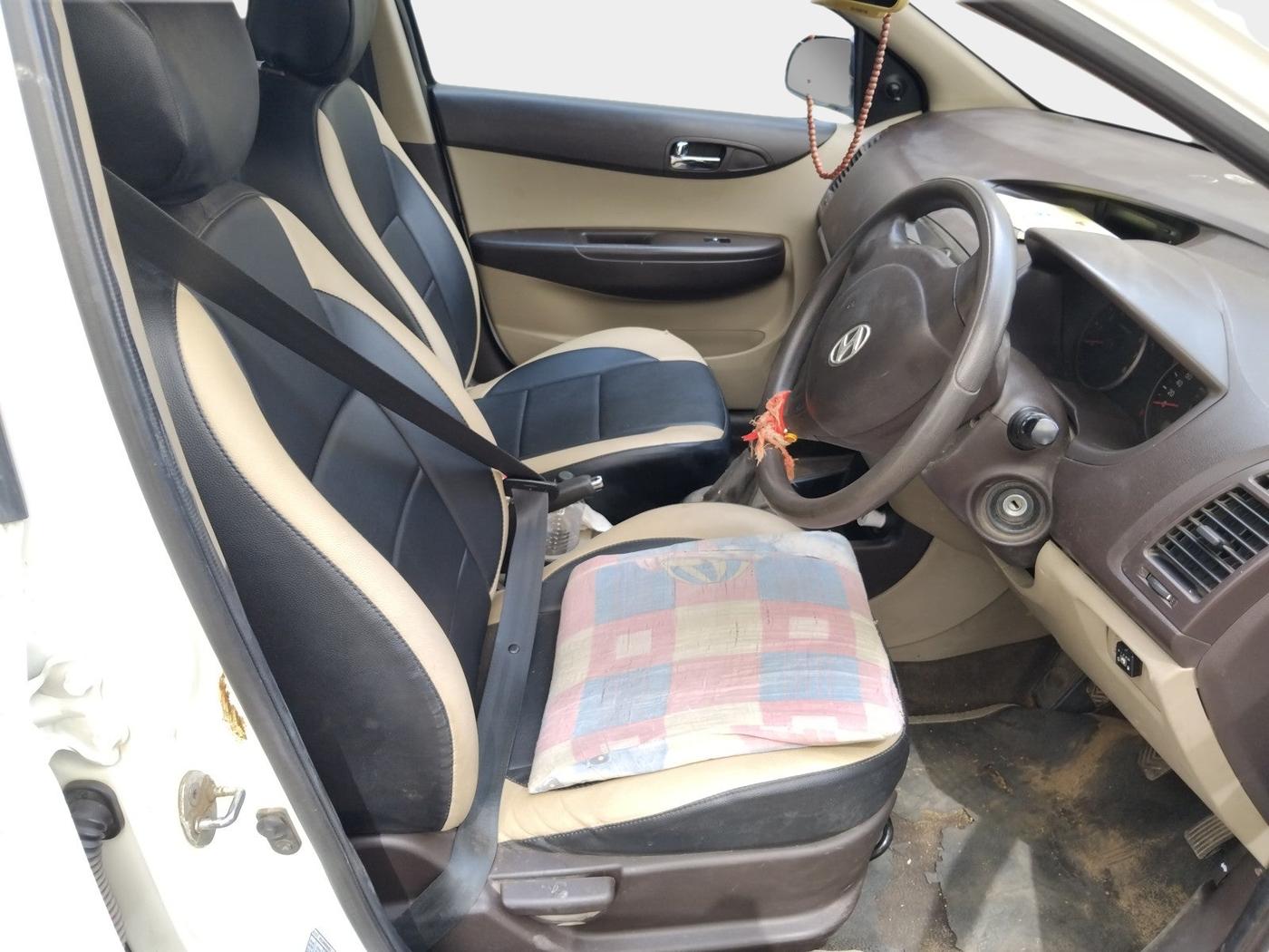 2010 Hyundai i20 MAGNA 1.2, Petrol, Manual, 1,54,227 km, interior