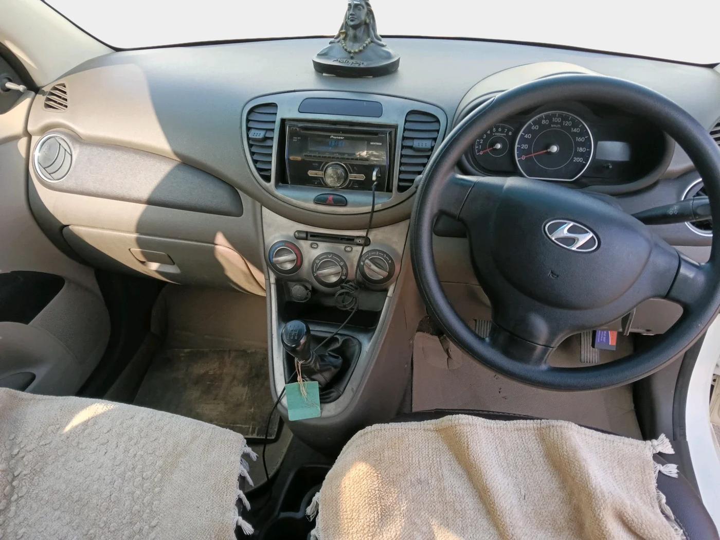 2013 Hyundai i10 MAGNA 1.1, CNG, Manual, 81,712 km, interior