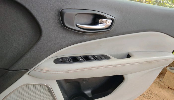 2018 Jeep Compass LIMITED 2.0 DIESEL, Diesel, Manual, 1,36,703 km, interior