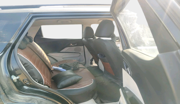 2019 Mahindra XUV300 W8 1.5 DIESEL, Diesel, Manual, 1,42,534 km, interior