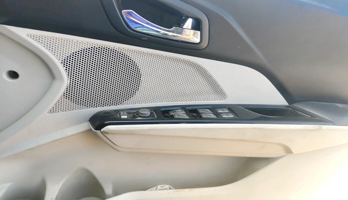 2019 Mahindra XUV300 W8 1.5 DIESEL, Diesel, Manual, 1,42,534 km, interior