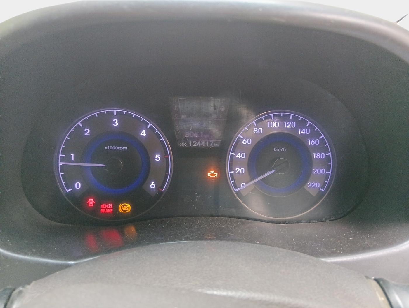 2012 Hyundai Verna FLUIDIC 1.6 CRDI SX, Diesel, Manual, 1,24,600 km, interior