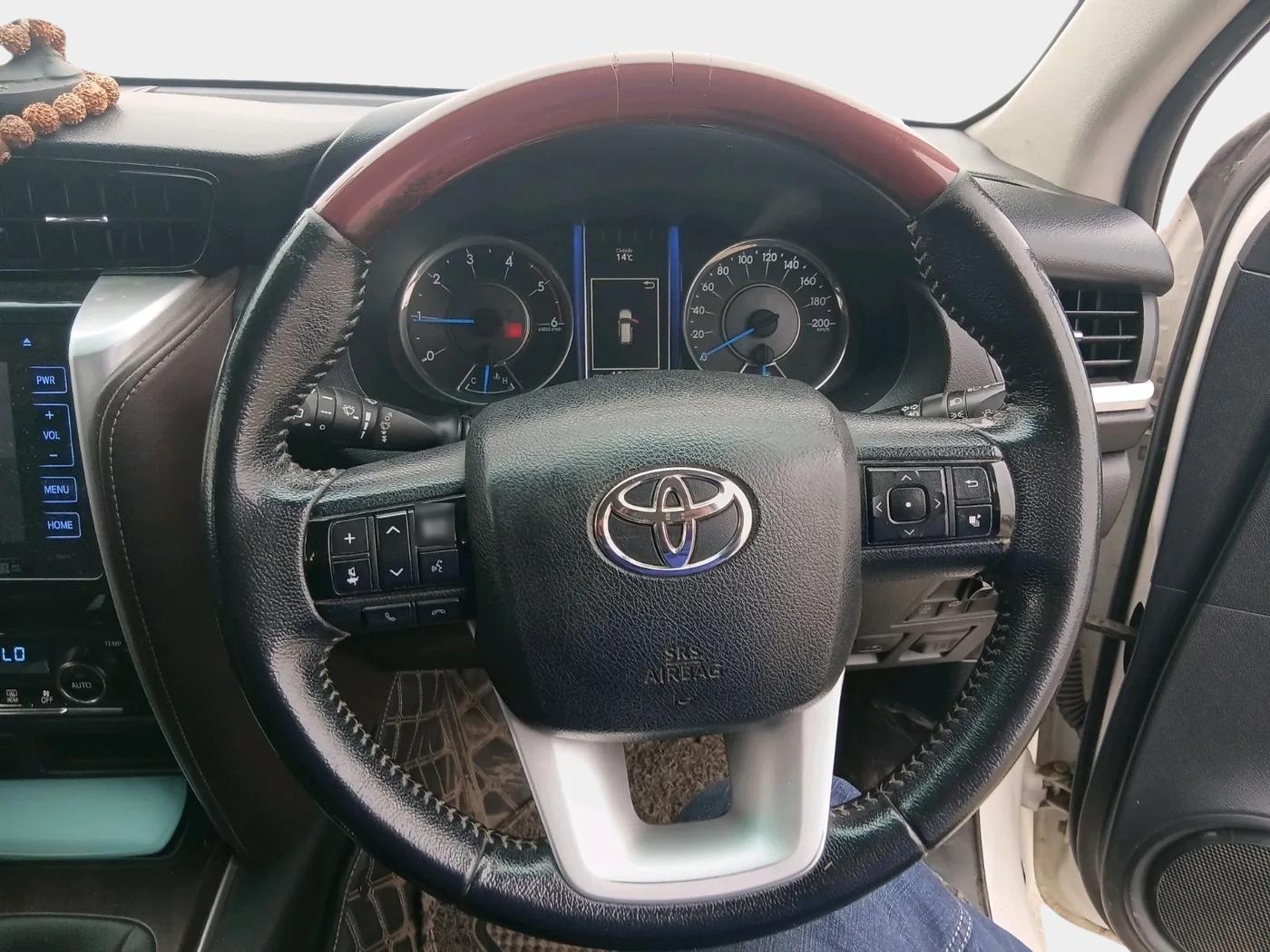 2017 Toyota Fortuner 2.8 4X2 MT, Diesel, Manual, 1,64,268 km, interior