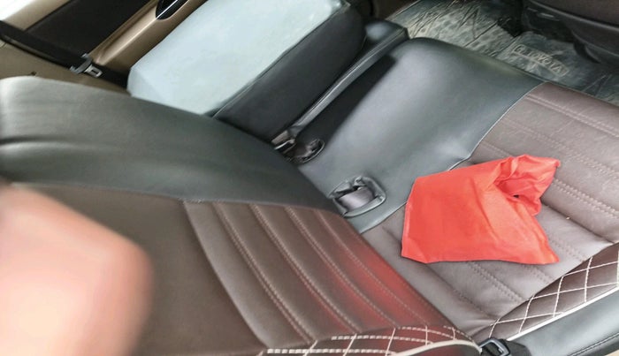 2015 Toyota Innova 2.5 GX 8 STR, Diesel, Manual, 2,09,115 km, interior