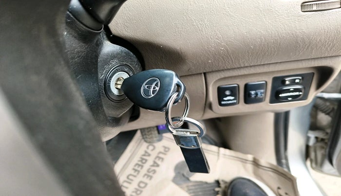 2015 Toyota Innova 2.5 GX 8 STR, Diesel, Manual, 2,09,115 km, interior