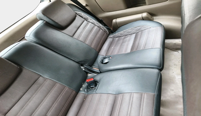 2015 Toyota Innova 2.5 GX 8 STR, Diesel, Manual, 2,09,115 km, interior