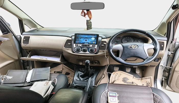 2015 Toyota Innova 2.5 GX 8 STR, Diesel, Manual, 2,09,115 km, interior