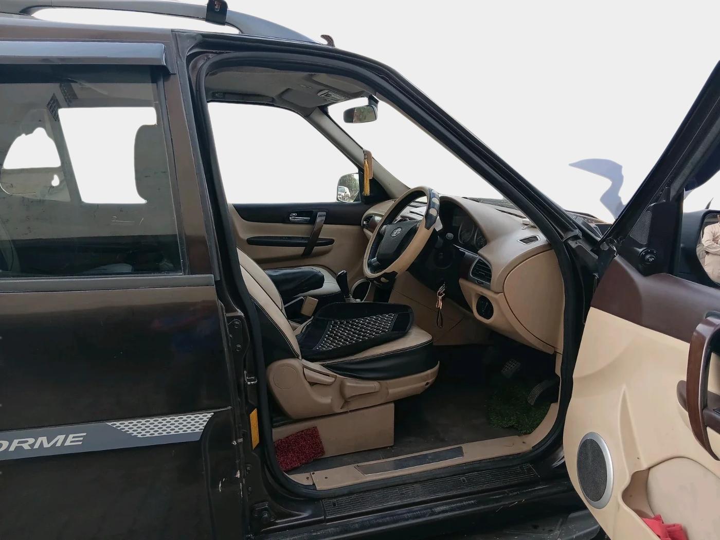 2012 Tata Safari Storme 2.2 EX 4X2, Diesel, Manual, 95,792 km, interior